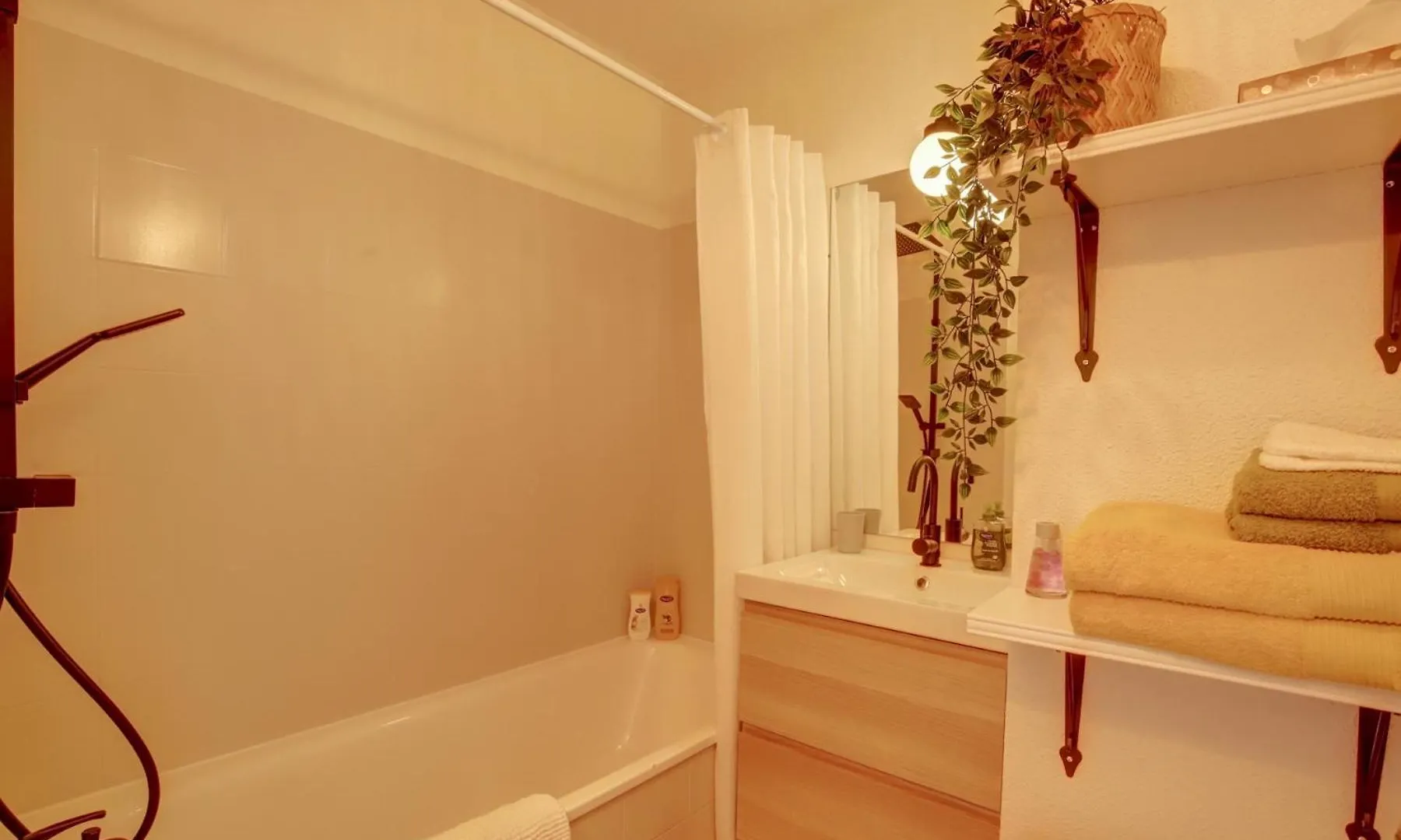 Appartement La Campagne Romantique - Avec Entree Autonome, Clim Neuve, Parking Prive & Sa Piscine ! - Saint-Sulpice  France