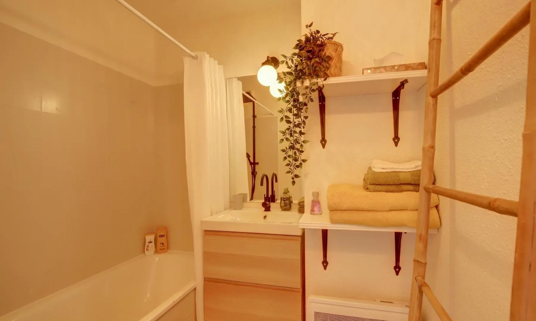 La Campagne Romantique - Avec Entree Autonome, Clim Neuve, Parking Prive & Sa Piscine ! - Saint-Sulpice  Appartement Saint-Sulpice (Oise)