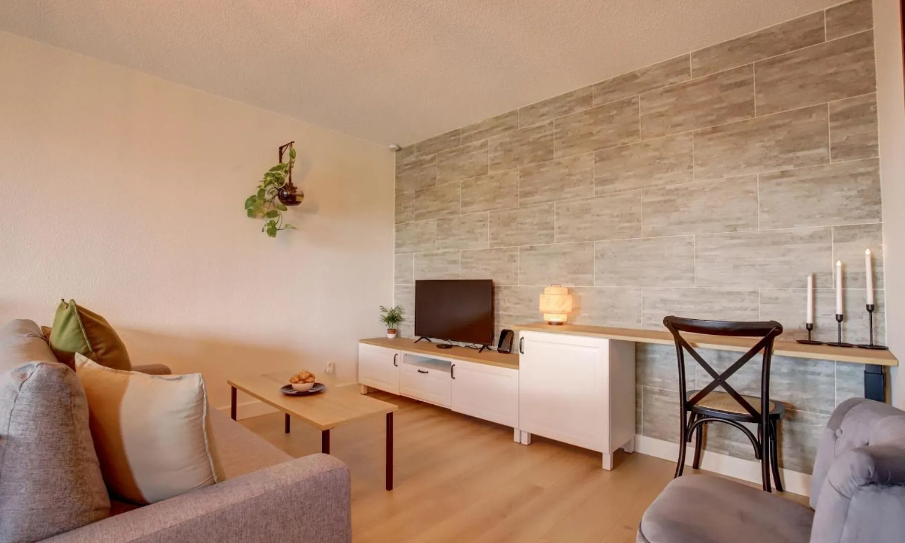 Appartement La Campagne Romantique - Avec Entree Autonome, Clim Neuve, Parking Prive & Sa Piscine ! - Saint-Sulpice  France